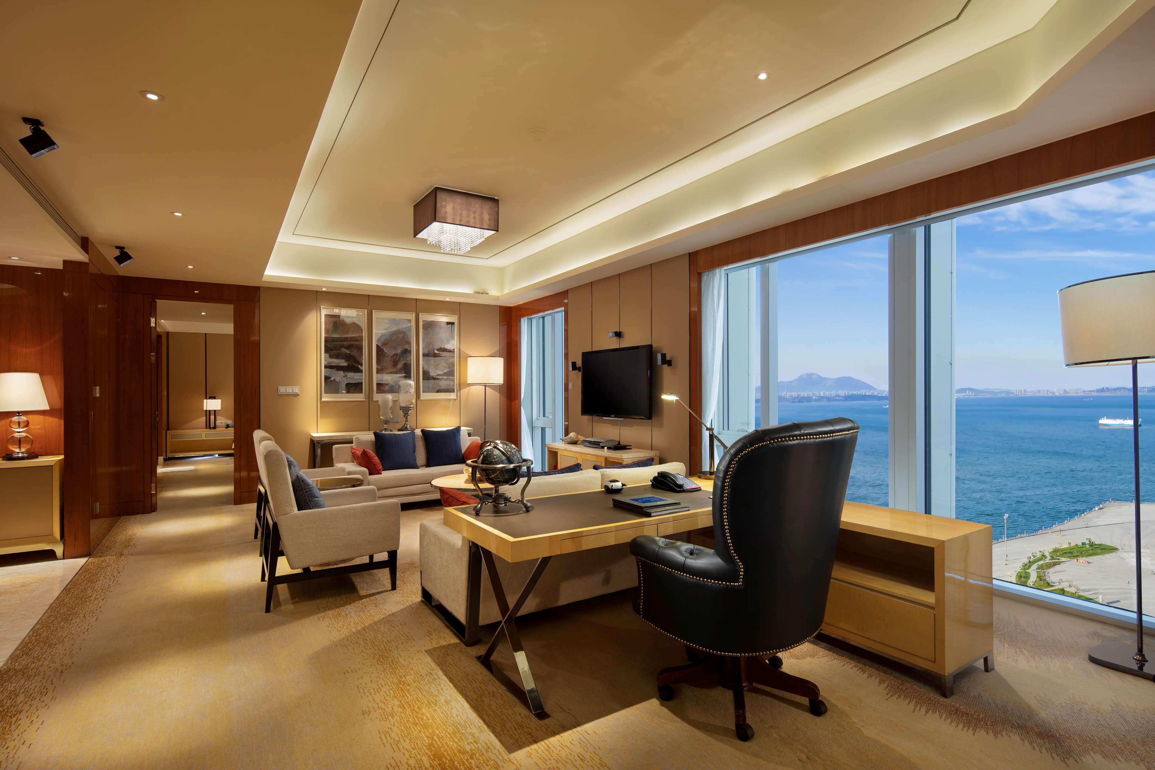 Hotel Hilton Dalian Exterior foto
